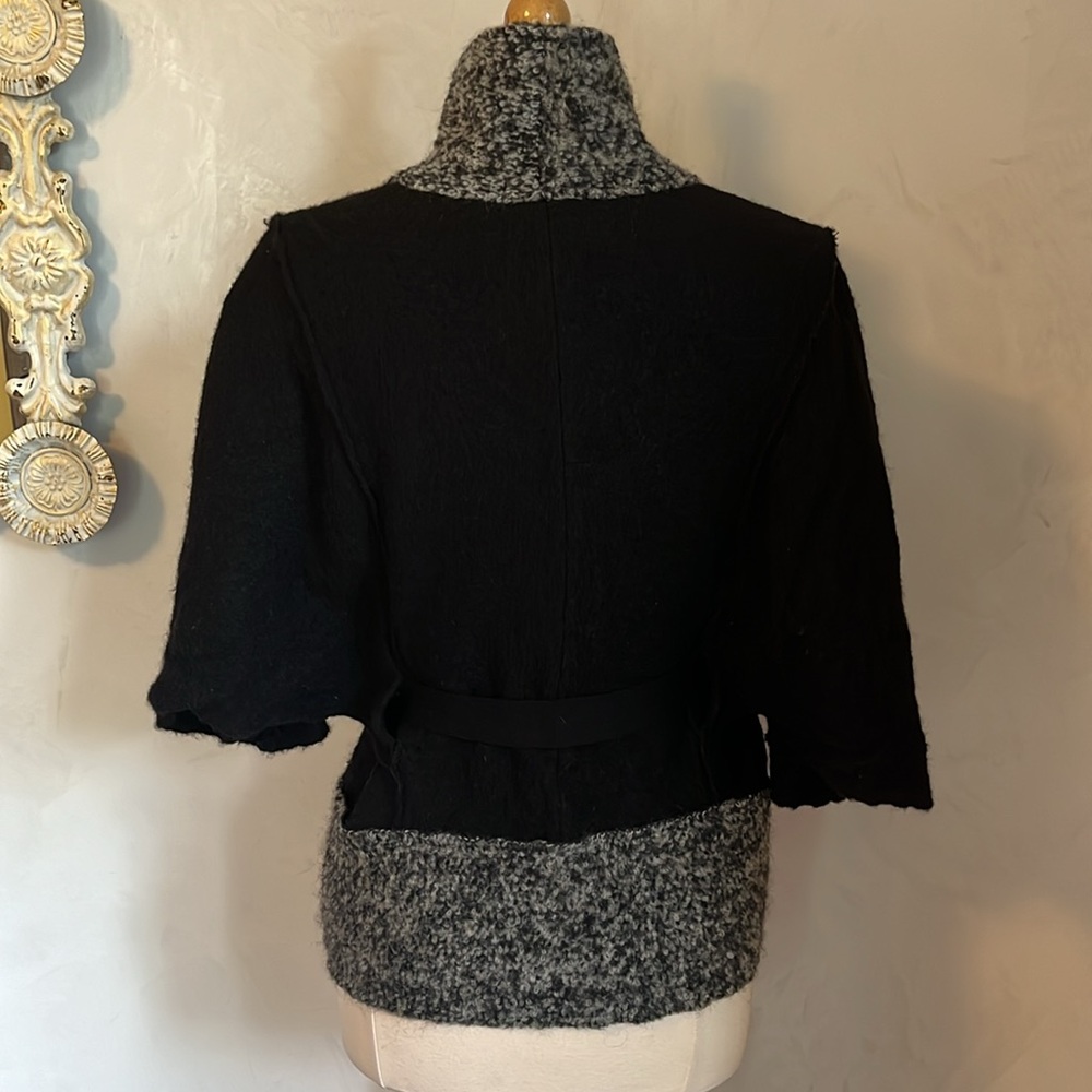 Peck & Peck Wool Black w/gray trim Kimono style snap buttons & Belt Size Medium - Picture 4 of 12